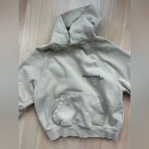 Essentials Fear of God Hoodie
Womens XXS
Good condition!